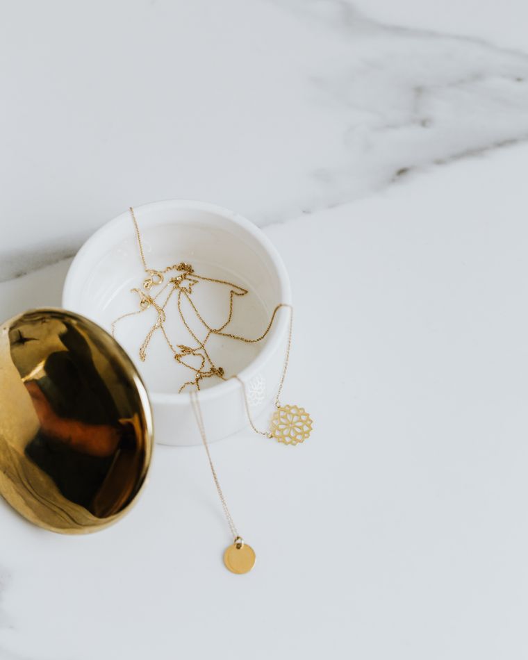 Shoppable product grid and cart